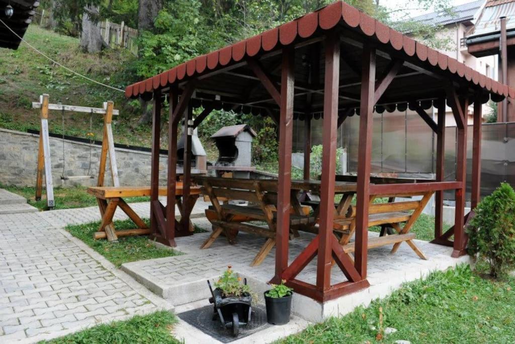 Vila Bradet Buşteni 外观 照片